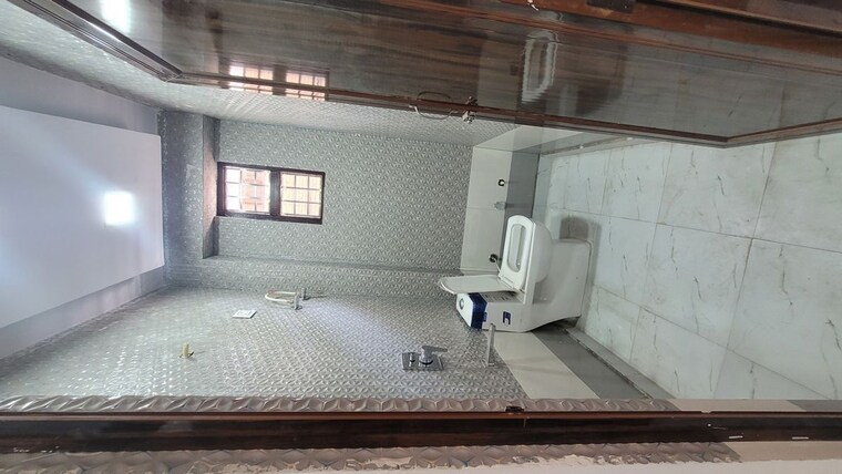Bathroom, dilshad colony 3 Bedroom 900 Sq.Ft. Builder Floor In Dilshad Colony Delhi 10663211