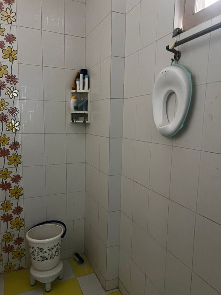 Bathroom, sector 40 2 Bedroom 205 Sq.Yd. Builder Floor In Sector 40 Gurgaon 10663214