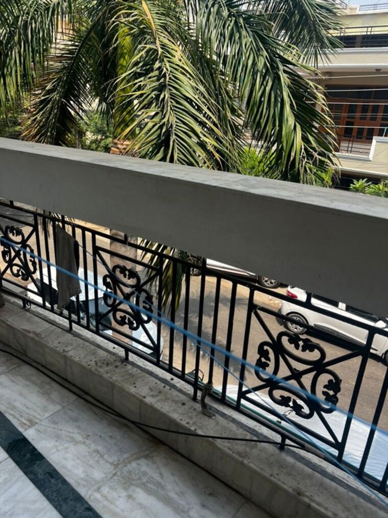 Balcony, sector 40 2 Bedroom 205 Sq.Yd. Builder Floor In Sector 40 Gurgaon 10663214