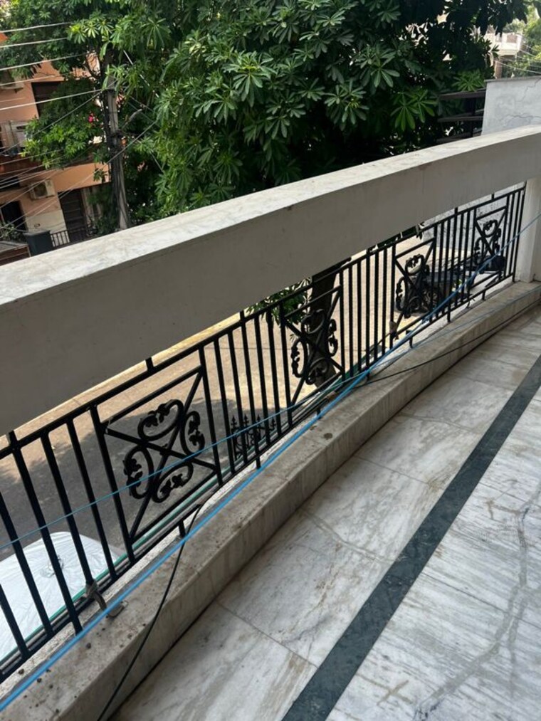 Balcony, sector 40 2 Bedroom 205 Sq.Yd. Builder Floor In Sector 40 Gurgaon 10663214