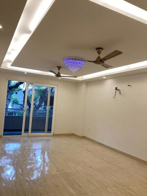 Room in 4 BHK Builder Floor at Sector 46 – for Sale