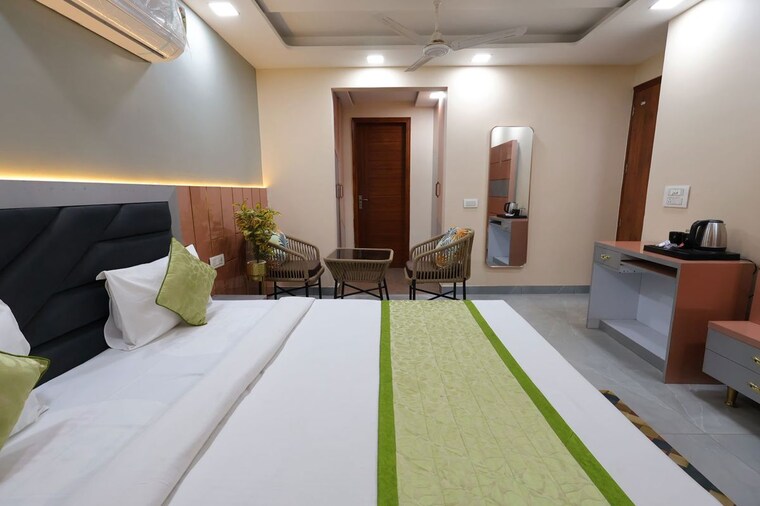 Bedroom, sector 43 2 Bedroom 260 Sq.Yd. Builder Floor In Sector 43 Gurgaon 10663249