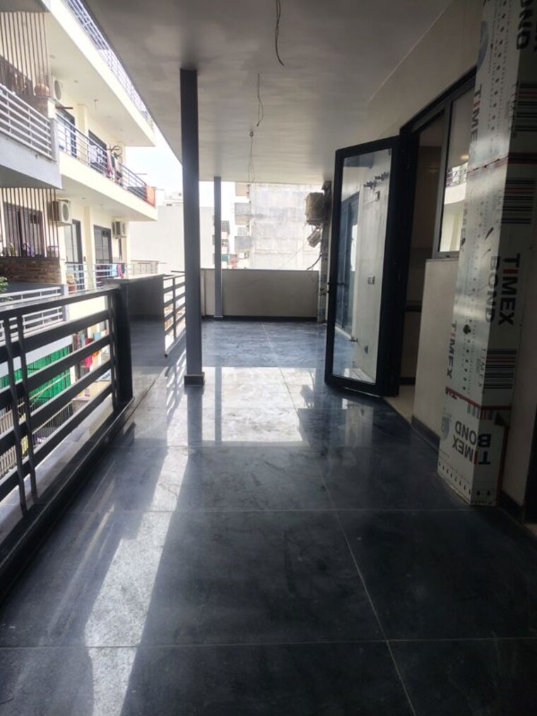  Parking, sector 43 2 Bedroom 260 Sq.Yd. Builder Floor In Sector 43 Gurgaon 10663249
