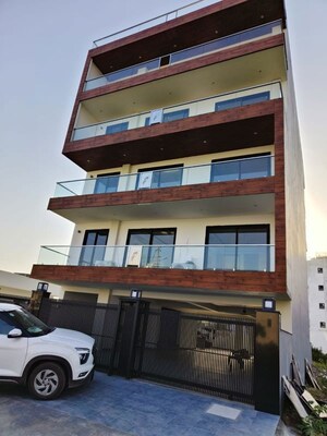 4 BHK Builder Floor For Sale in Sector 46