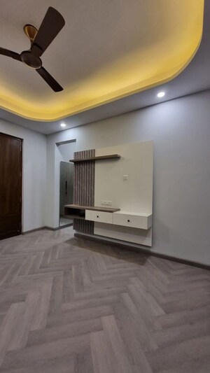 Room in 3 BHK Builder Floor at Sector 52 – for Sale