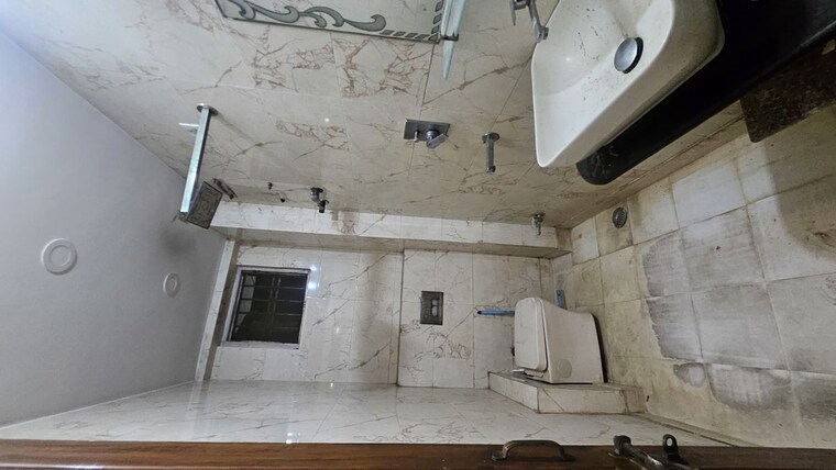 Bathroom, dilshad garden 3 Bedroom 900 Sq.Ft. Apartment In Dilshad Garden Delhi 10663278