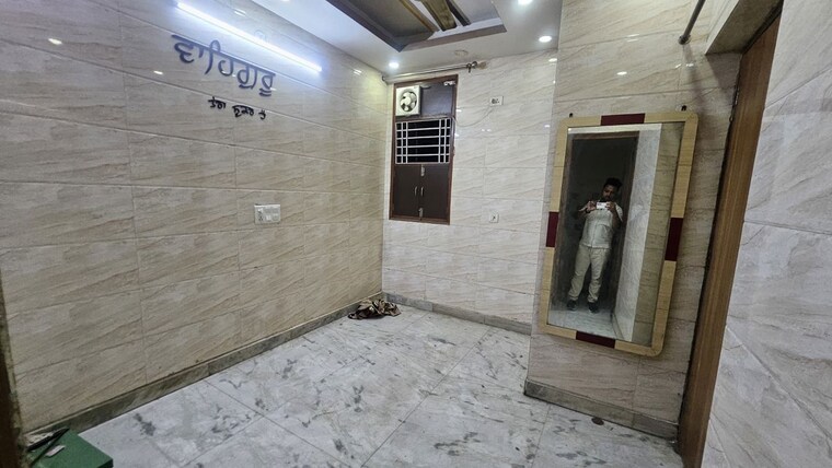 Bedroom, dilshad garden 3 Bedroom 900 Sq.Ft. Apartment In Dilshad Garden Delhi 10663278