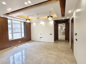 Room in 3 BHK Builder Floor at Sector 52 – for Sale