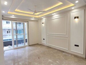 Room in 3 BHK Builder Floor at Sector 52 – for Sale