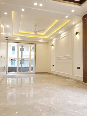 Room in 3 BHK Builder Floor at Sector 52 – for Sale
