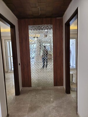 Room in 3 BHK Builder Floor at Sector 52 – for Sale