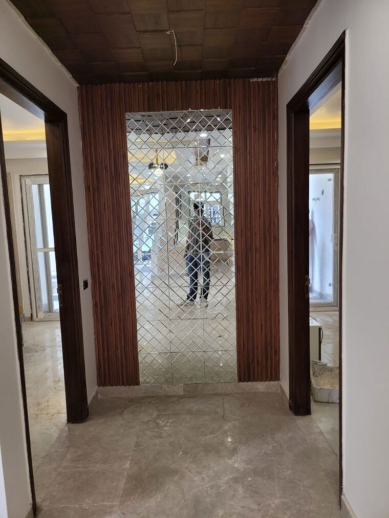 Room, sector 52 3 Bedroom 1500 Sq.Ft. Builder Floor In Sector 52 Gurgaon 10663279