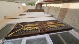 3 BHK Builder Floor – Exterior View View at Dilshad Colony - for Sale
