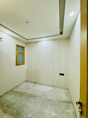 Room in 4 BHK Builder Floor at Sector 52 – for Sale