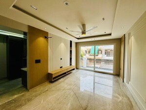 Room in 4 BHK Builder Floor at Sector 52 – for Sale