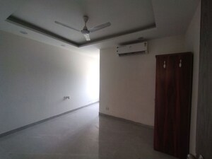 Room in 3 BHK Builder Floor at Greater Kailash ii – for Rent