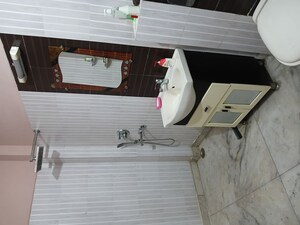 Washroom in 6+ BHK Independent House at Vasundhara Sector 13 – for Sale
