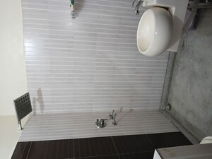 Bathroom in 6+ BHK Independent House at Vasundhara Sector 13 – for Sale