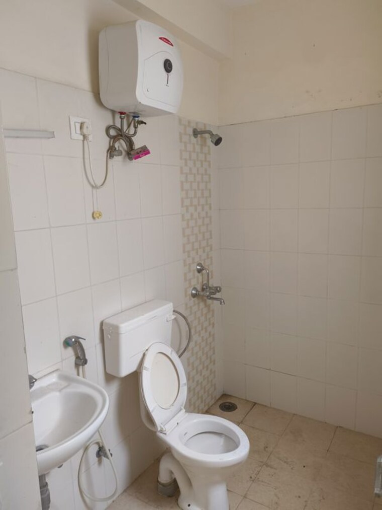 Bathroom, rof-aalayas 3 Bedroom 1250 Sq.Ft. Apartment In Sector 102 Gurgaon 10663294