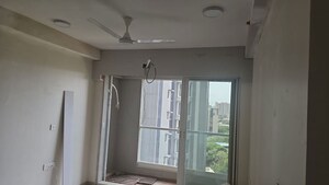 Room in 3 BHK Apartment at Dosti Mezzo 22, Sion East – for Rent