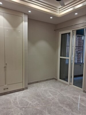 Room in 3 BHK Builder Floor at Chittaranjan Park – for Rent