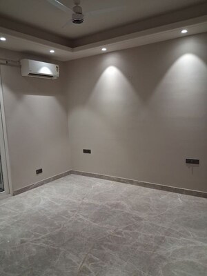 Room in 3 BHK Builder Floor at Chittaranjan Park – for Rent
