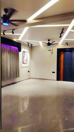 Room in 3 BHK Builder Floor at Sector 51 – for Sale