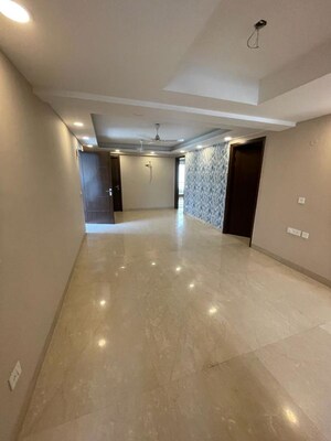 Room in 4 BHK Builder Floor at Sector 51 – for Sale
