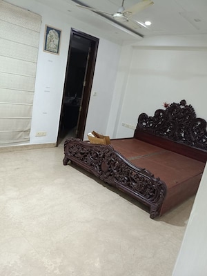 Bedroom in 6 BHK Independent House at Maharani Bagh – for Sale