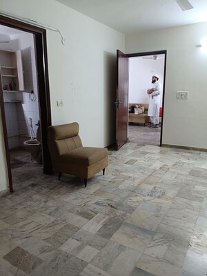 Room in 6 BHK Independent House at Maharani Bagh – for Sale