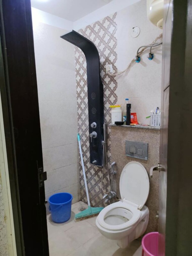 Bathroom, chattarpur 2 Bedroom 1100 Sq.Ft. Builder Floor In Chattarpur Delhi 10663394