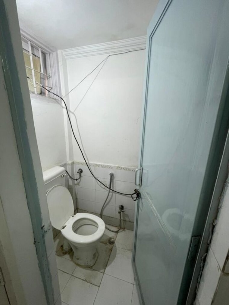 Bathroom, vasant kunj 1 Bedroom 550 Sq.Ft. Apartment In Vasant Kunj Delhi 10663408
