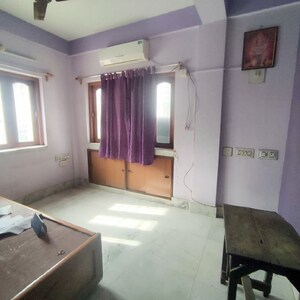  Builder Floor For Sale in Thakurpukur