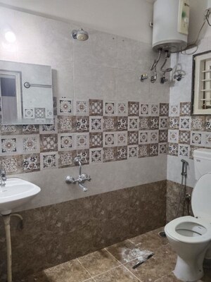 Bathroom in 1 BHK Builder Floor at Jp Nagar Phase 8 – for Rent
