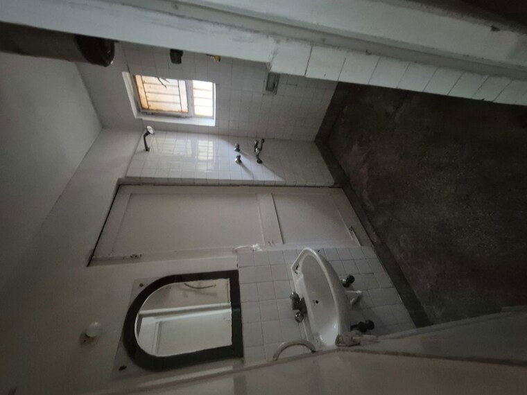 Bathroom, mayur vihar 2.5 Bedroom 1050 Sq.Ft. Apartment In Mayur Vihar Delhi 10663473