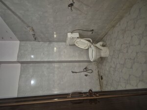 Bathroom in 2.5 BHK Builder Floor at Mayur Vihar – for Rent