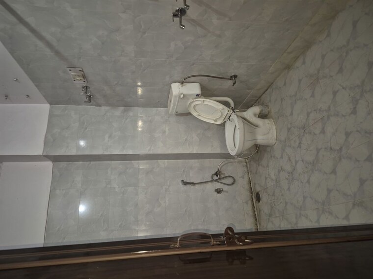Bathroom, mayur vihar 2.5 Bedroom 1050 Sq.Ft. Builder Floor In Mayur Vihar Delhi 10663528