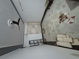 Room in 2.5 BHK Builder Floor at Mayur Vihar – for Rent
