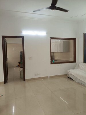 Room in 6+ BHK Villa at Sector 40 – for Rent