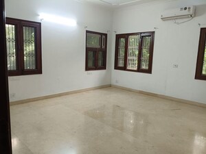 Room in 6+ BHK Villa at Sector 40 – for Rent