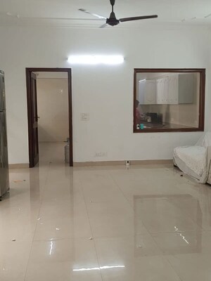 Room in 6+ BHK Villa at Sector 40 – for Rent