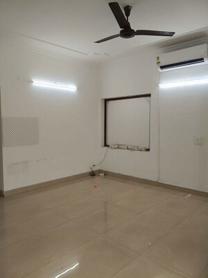 Room in 6+ BHK Villa at Sector 40 – for Rent