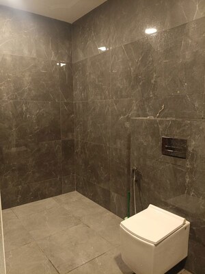 Bathroom in 6+ BHK Villa at Sector 40 – for Rent