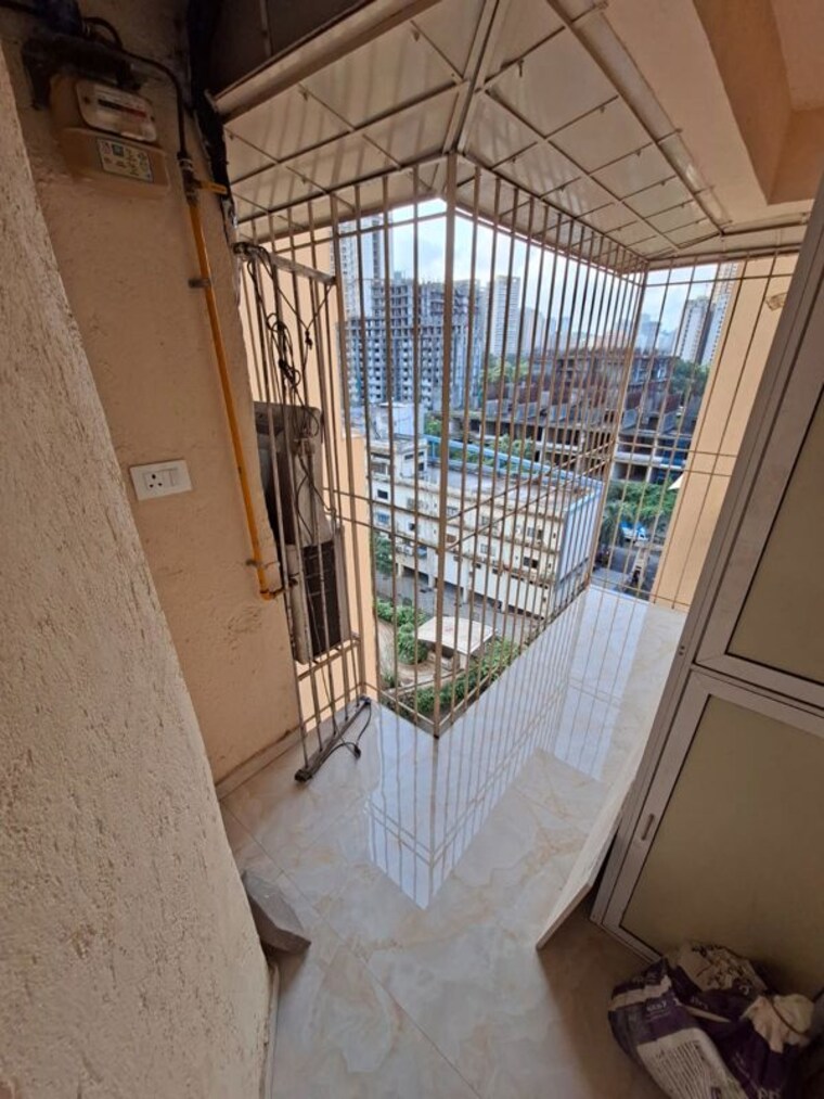Balcony, varun-garden 3 Bedroom 1400 Sq.Ft. Apartment In Ghodbunder Road Thane 10663568