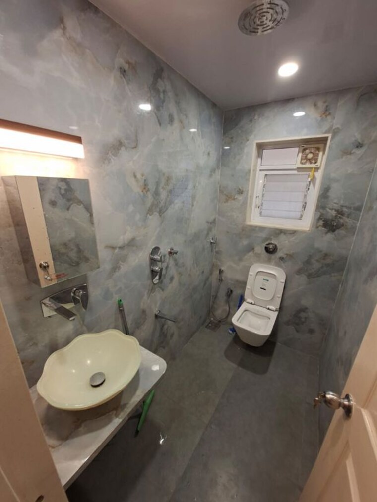 Bathroom, varun-garden 3 Bedroom 1400 Sq.Ft. Apartment In Ghodbunder Road Thane 10663568