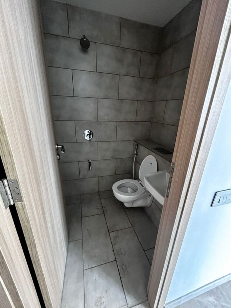Bathroom, rustomjee-crown 3 Bedroom 1335 Sq.Ft. Apartment In Prabhadevi Mumbai 10663701