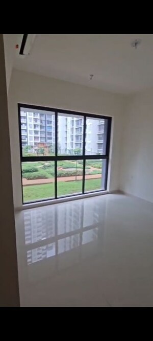 Room in 2 BHK Apartment at Lodha Woods, Kandivali East – for Rent