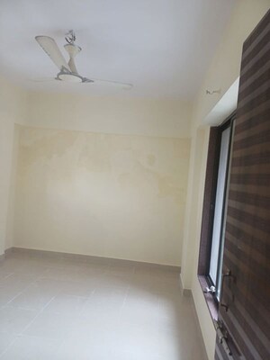 Room in 3 BHK Apartment at Park View CHS Borivalli, Borivali West – for Rent