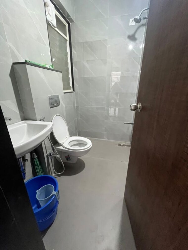 Bathroom, janhavi-apartment 3 Bedroom 1500 Sq.Ft. Apartment In Kothrud Pune 10663765