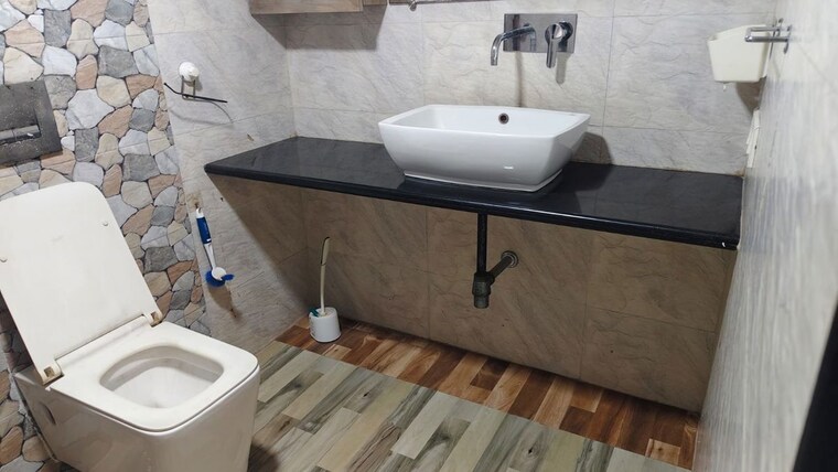 Bathroom, jagat-vidya-chs 3 Bedroom 1400 Sq.Ft. Apartment In Bandra West Mumbai 10663795
